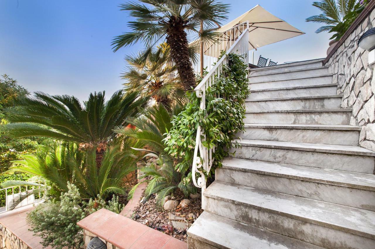 Amore Rentals - Casa Augusta A Сорренто Экстерьер фото