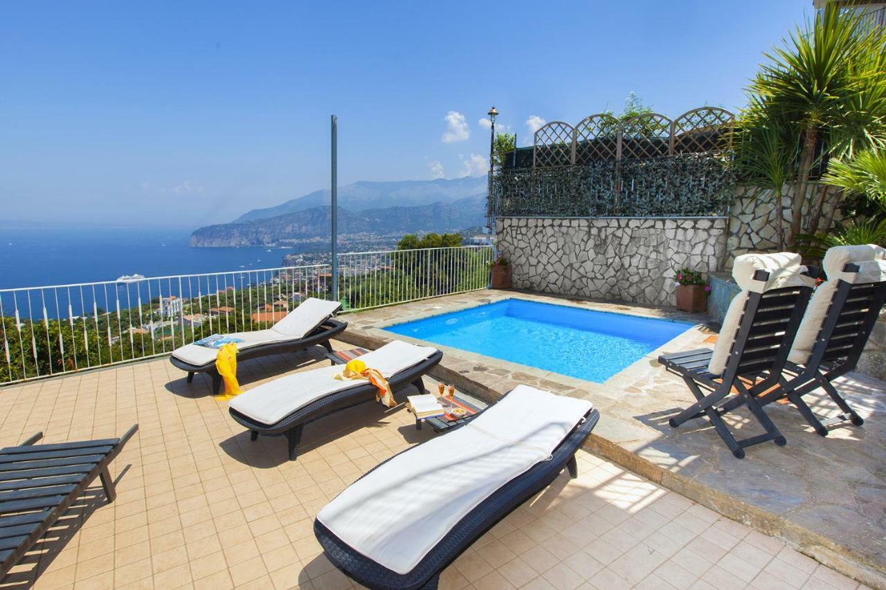 Amore Rentals - Casa Augusta A Сорренто Экстерьер фото