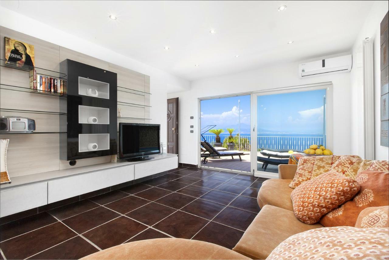 Amore Rentals - Casa Augusta A Сорренто Экстерьер фото