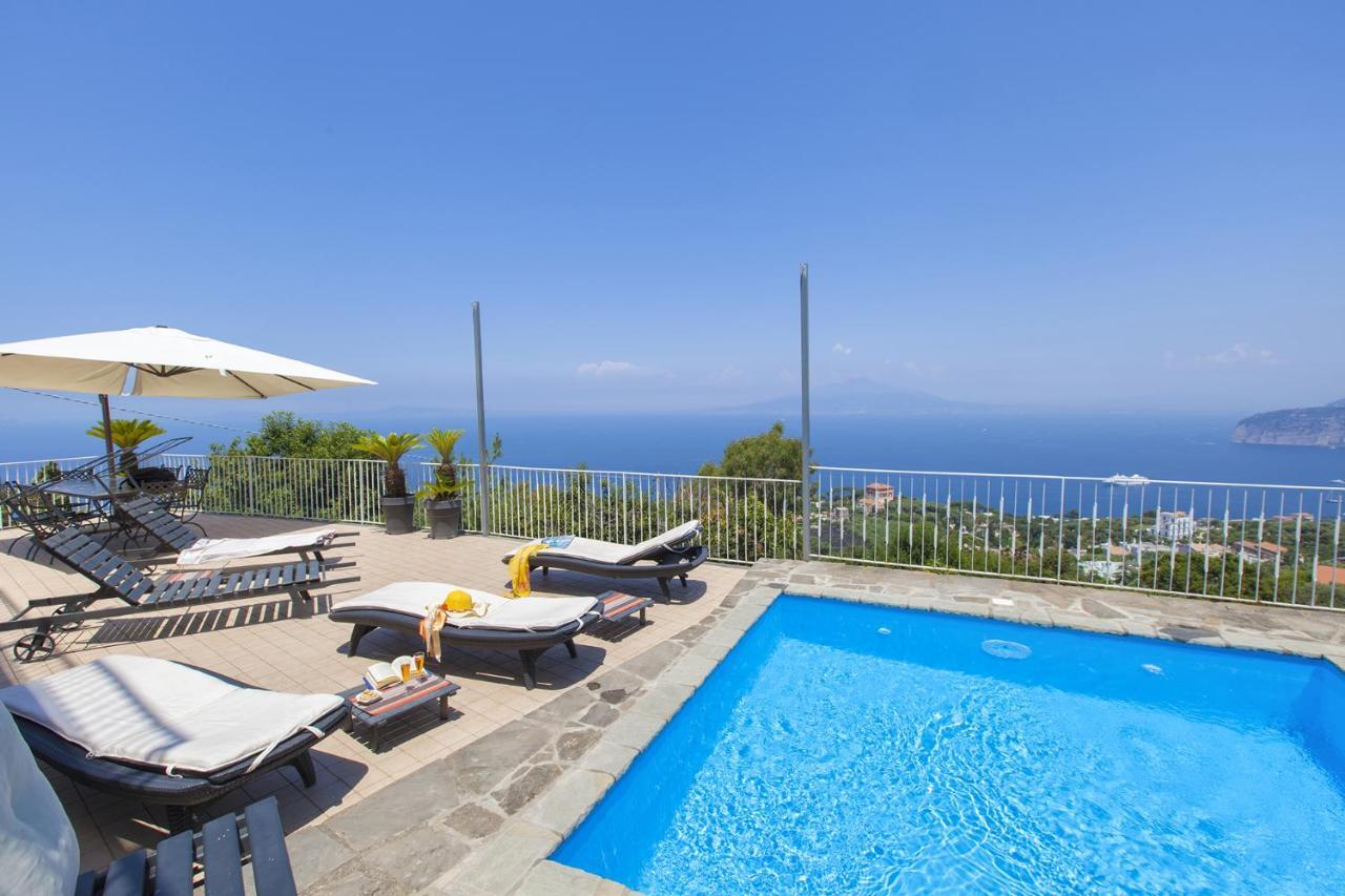 Amore Rentals - Casa Augusta A Сорренто Экстерьер фото